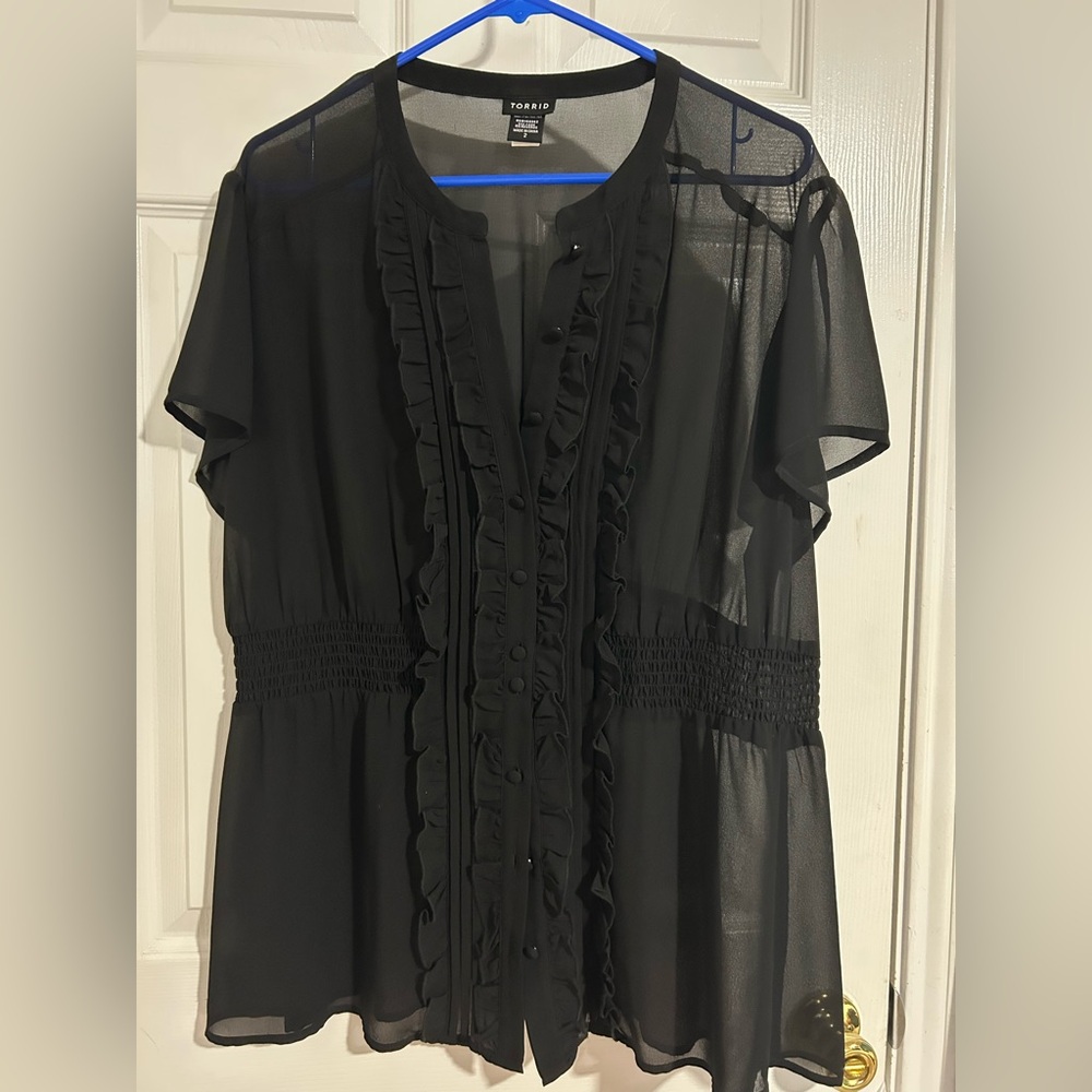 Torrid Black Riffle button top Size 2